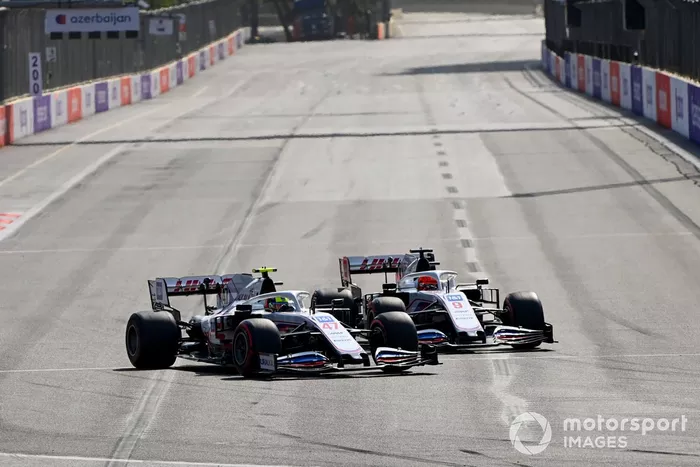 Mick Schumacher, Haas VF-21, Nikita Mazepin, Haas VF-21, al inicio