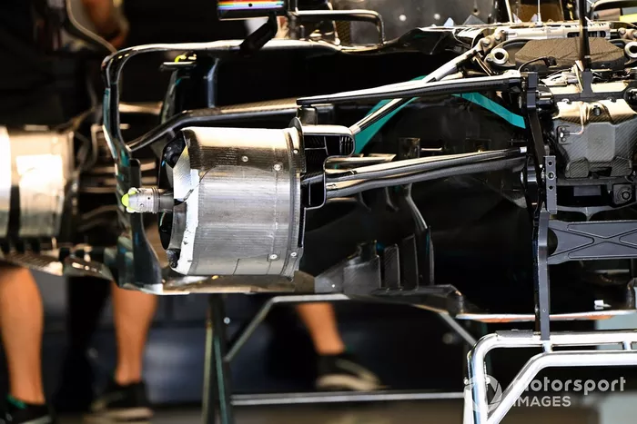 Mercedes W11: Vorderrad-Aufhängung