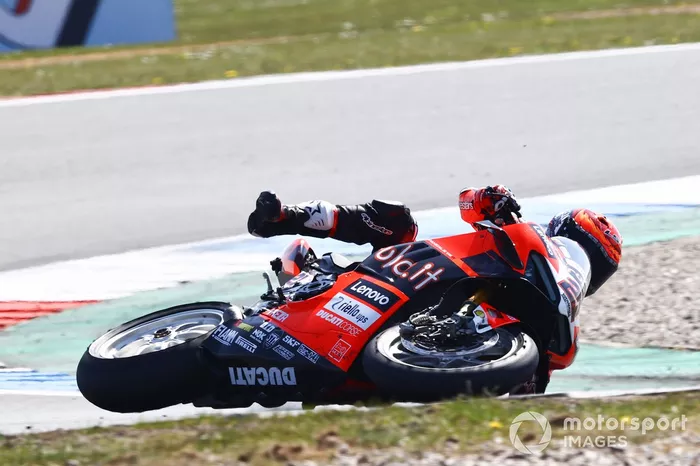Caída de Michael Ruben Rinaldi, Aruba.it Racing Ducati