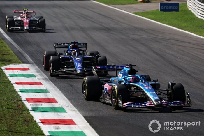 Fernando Alonso, Alpine A522, Nyck de Vries, Williams FW44, Zhou Guanyu, Alfa Romeo C42