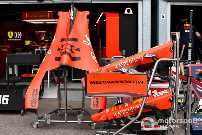 Alerón delantero y cubierta del motor Ferrari SF90