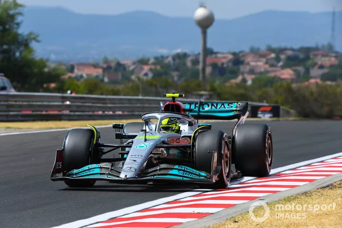 Lewis Hamilton, Mercedes W13
