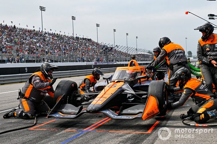 Felix Rosenqvist, parada en boxes de Arrow McLaren Chevrolet