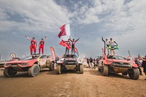 Podium Autos : les vainqueurs #200 Toyota Gazoo Racing Toyota: Nasser Al-Attiyah, Mathieu Baumel, deuxième place #201 Bahrain Raid Xtreme Prodrive: Sebastien Loeb, Fabian Lurquin, troisième place #230 Overdrive Racing Overdrive: Lucas Moraes, Timo Gottschalk 