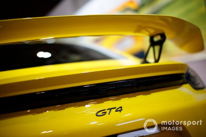 Detalle de la parte trasera de un Porsche GT4
