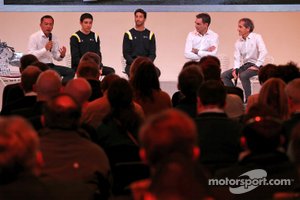 Mia Sharizman, Directora de la Academia Renault Sport; Esteban Ocon, Renault F1 Team; Daniel Ricciardo, Renault F1 Team; Cyril Abiteboul, Director General de Renault Sport F1; Alain Prost, Director no ejecutivo del Renault F1 Team