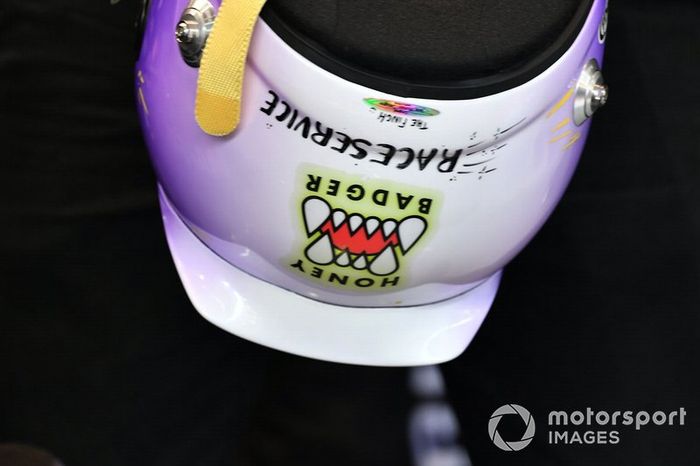Casco de Daniel Ricciardo en homenaje a Kobe Bryant durante la pretemporada