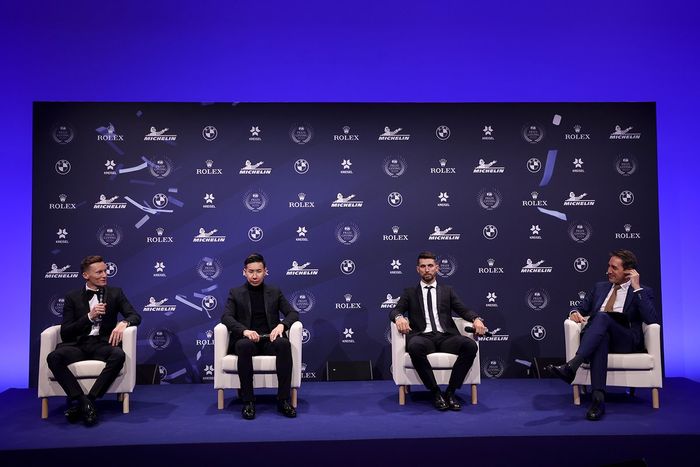 Kamui Kobayashi, ganador del Campeonato Mundial de Resistencia de Hipercoches de la FIA, con José María López, ganador del Campeonato Mundial de Resistencia de Hipercoches de la FIA, y Mike Conway, ganador del Campeonato Mundial de Resistencia de Hipercoches de la FIA