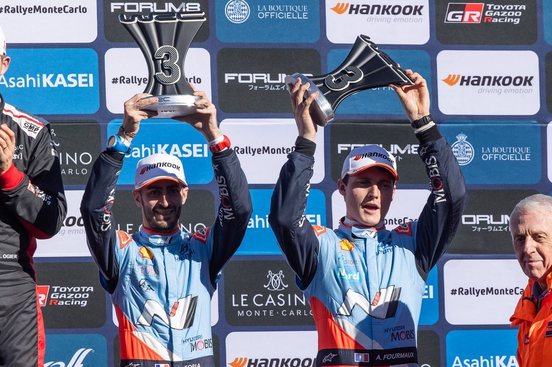 Podium: trzecie miejsce Adrien Fourmaux, Alexandre Coria, Hyundai World Rally Team Hyundai i20 N Rally1