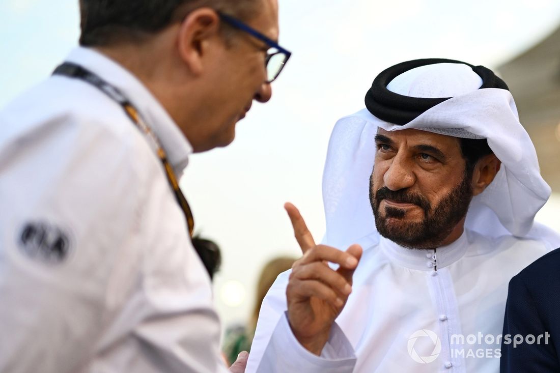 Mohammed ben Sulayem, prezes FIA, Nikolas Tombazis, dyrektor FIA ds. wyścigów jednomiejscowych