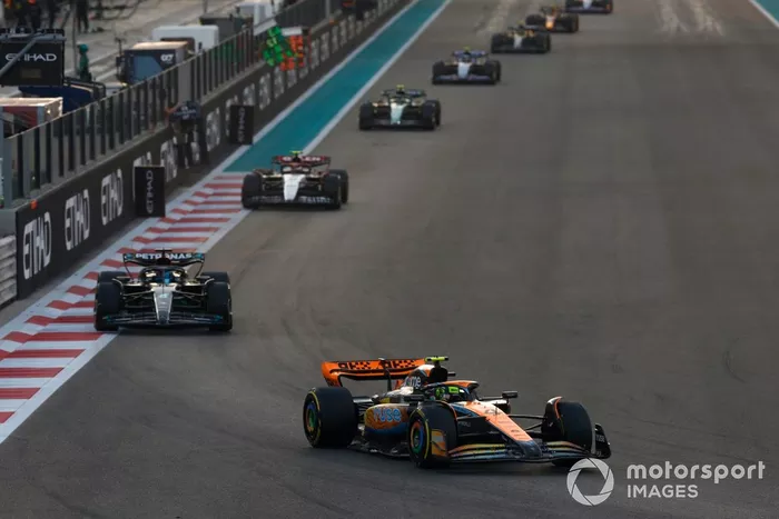 Lando Norris, McLaren MCL60, George Russell, Mercedes F1 W14, Yuki Tsunoda, AlphaTauri AT04