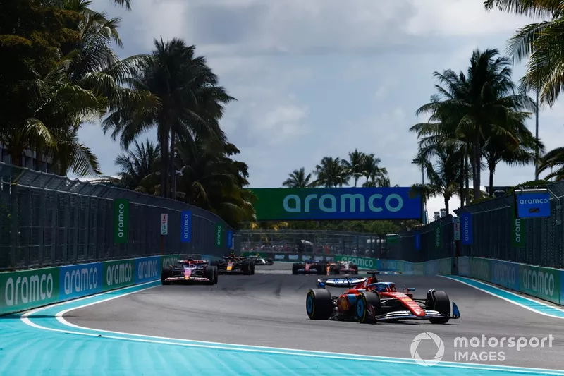 Charles Leclerc, Ferrari SF-24, Daniel Ricciardo, RB F1 Team VCARB 01, Sergio Perez, Red Bull Racing RB20