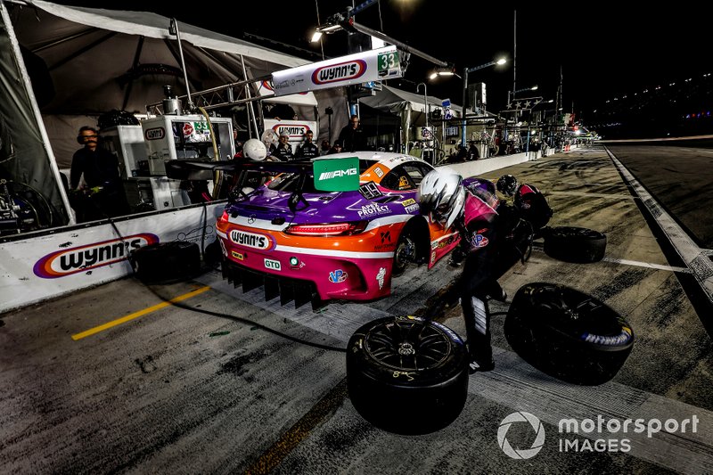 #33 Mercedes-AMG Team Riley Motorsports Mercedes-AMG GT3, GTD: Ben Keating, Jeroen Bleekemolen, Luca Stolz, Felipe Fraga, pit stop
