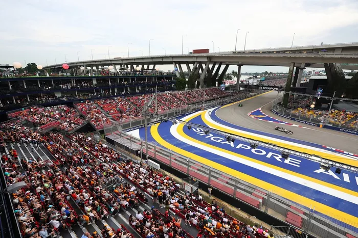 Nico Hulkenberg, Sauber, Esteban Ocon, Haas F1 Team