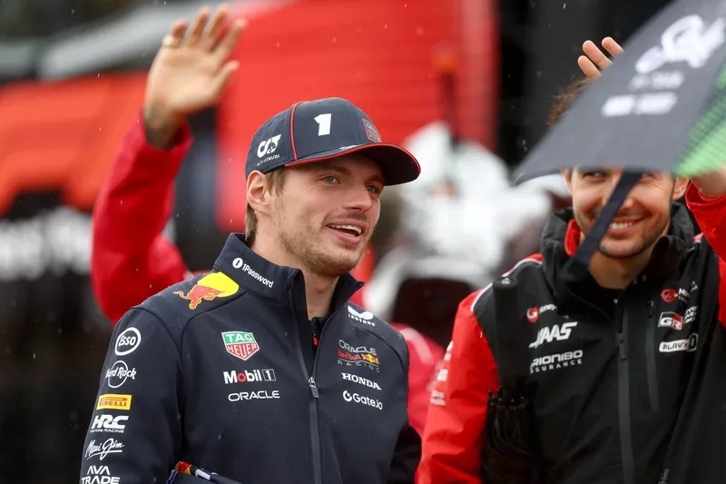 Max Verstappen, Red Bull Racing, Esteban Ocon, Haas F1 Team