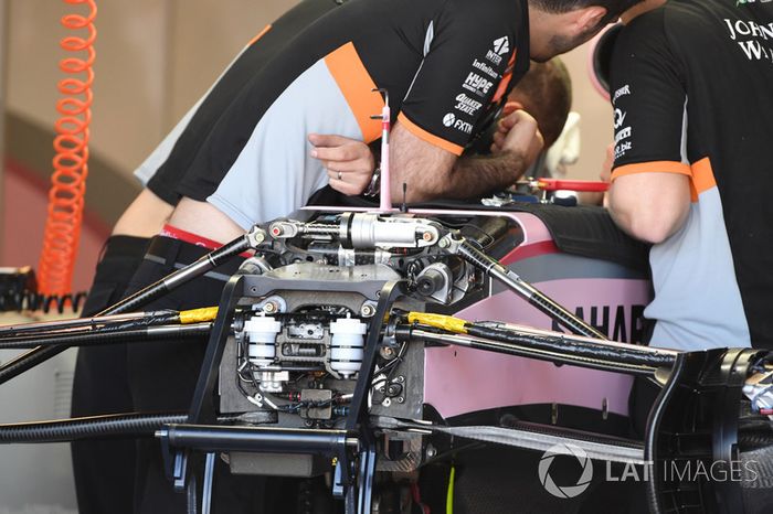 Sahara Force India VJM10, detalles de la suspensión delantera y el chasis