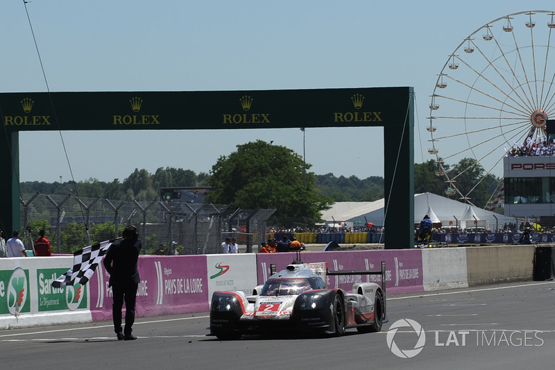 #2 Porsche LMP Team Porsche 919 Hybrid: Timo Bernhard, Earl Bamber, Brendon Hartley se llevan la vic