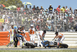 Chute de Jack Miller, Estrella Galicia 0,0 Marc VDS, et Alvaro Bautista, Aspar Racing Team