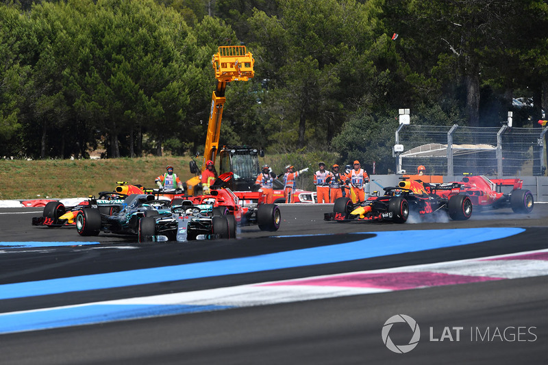 Sebastian Vettel, Ferrari SF71H dreht Valtteri Bottas, Mercedes-AMG F1 W09