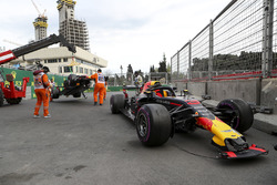 The crashed car of Daniel Ricciardo, Red Bull Racing RB14