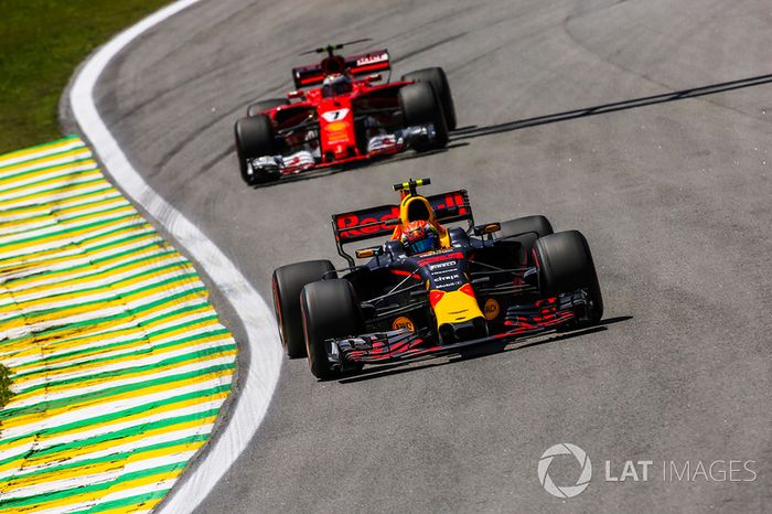 Max Verstappen, Red Bull Racing RB13, Kimi Raikkonen, Ferrari SF70H