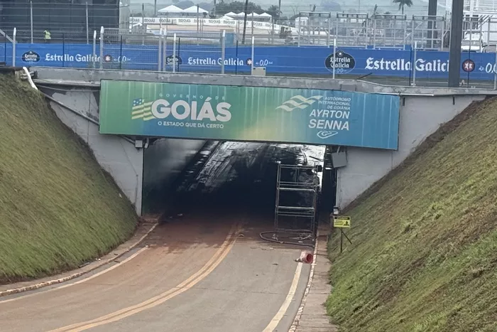 Personal encargado de la limpieza del circuito brasileño