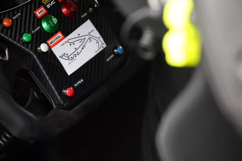 Il volante della Lamborghini Huracán ST EVO 2