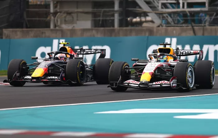 Arvid Lindblad, Racing Bulls; Isack Hadjar, Red Bull Racing