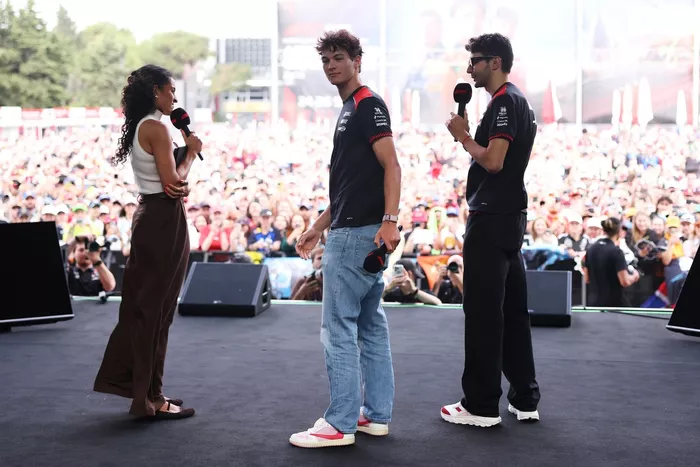 Esteban Ocon, equipo Haas de F1; Oliver Bearman, equipo Haas de F1