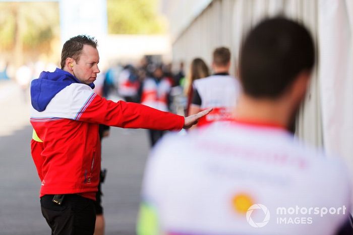 Un miembro de Mahindra Racing