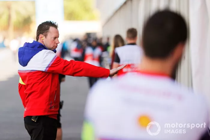 Un miembro de Mahindra Racing