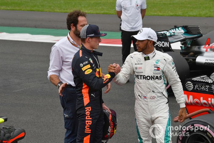 Max Verstappen, Red Bull Racing y Lewis Hamilton, Mercedes AMG F1 celebra en Parc Ferme 