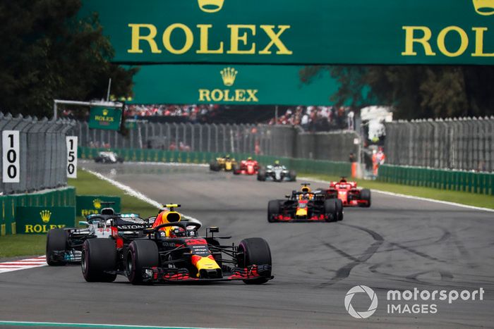 Max Verstappen, Red Bull Racing RB14 y Lewis Hamilton, Mercedes AMG F1 W09 EQ Power+ 