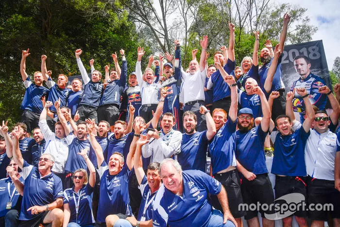 Los campeones del mundo 2018: Sébastien Ogier,  Julien Ingrassia, Ford Fiesta WRC, M-Sport Ford con Malcolm Wilson