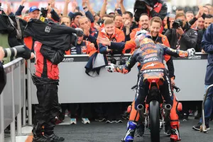 Yarış galibi Can Öncü, Red Bull KTM Ajo 