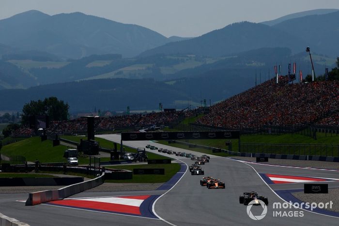 Max Verstappen, Red Bull Racing RB20, Lando Norris, McLaren MCL38, Oscar Piastri, McLaren MCL38