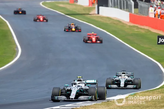 Valtteri Bottas, Mercedes AMG W10, precede Lewis Hamilton, Mercedes AMG F1 W10, Charles Leclerc, Ferrari SF90, e Max Verstappen, Red Bull Racing RB15