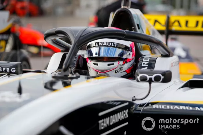 O piloto da equipe ART na Fórmula 2, Christian Lundgaard, perdeu a pré-temporada da categoria no Bahrein porque estava em quarentena em um hotel na ilha espanhola de Tenerife após surgirem casos do coronavírus no local