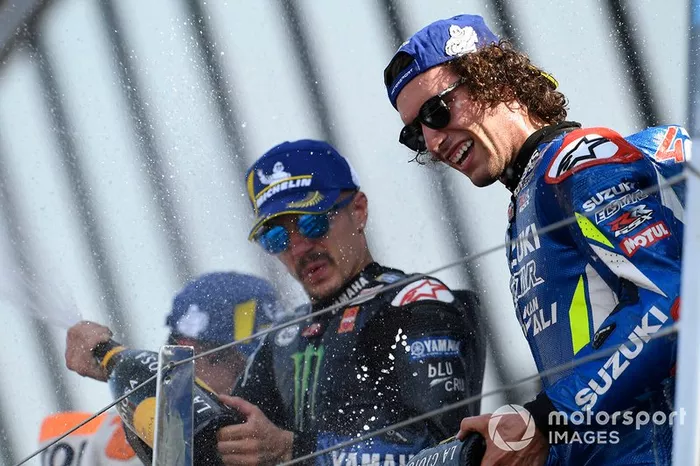 Podio: ganador Alex Rins, Team Suzuki MotoGP, tercer lugar Maverick Viñales, Yamaha Factory Racing