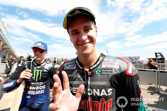Segundo Fabio Quartararo, Petronas Yamaha SRT, tercero Maverick Vinales, Yamaha Factory Racing