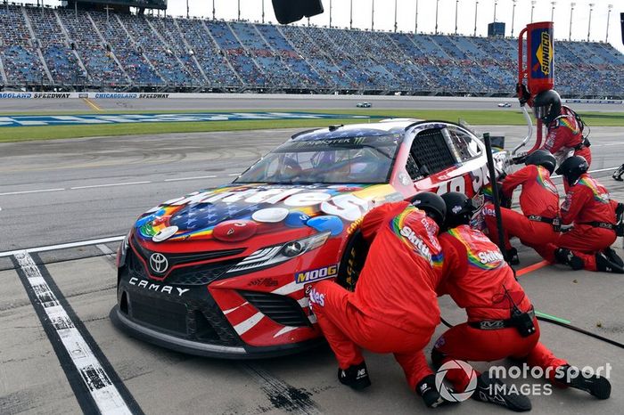 Kyle Busch, Joe Gibbs Racing, Toyota Camry Skittles Red, White & Blue