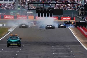 A rear view of the crash at the first start. Zhou Guanyu, Alfa Romeo C42, George Russell, Mercedes W13, Esteban Ocon, Alpine A522, Yuki Tsunoda, AlphaTauri AT03 and Alex Albon, Williams FW44 are involved