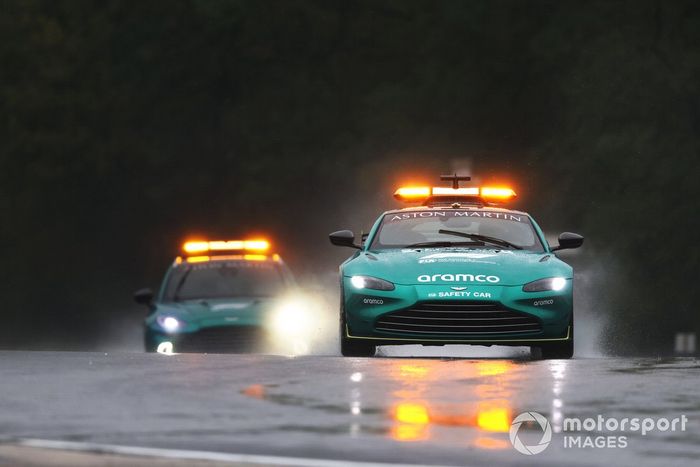 El Coche de Seguridad y el Coche Médico en pista