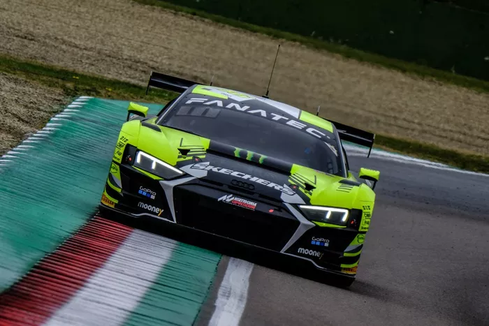 #46 Team WRT, Audi R8 LMS Evo II GT3: Nico Müller, Frédéric Vervisch, Valentino Rossi