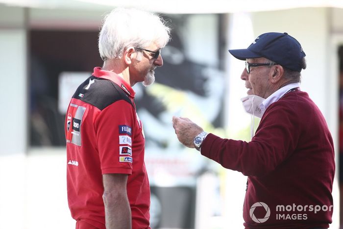 Gigi Dall'Igna, Director General de Ducati Corse, Carmelo Ezpeleta, Director General de Dorna Sports
