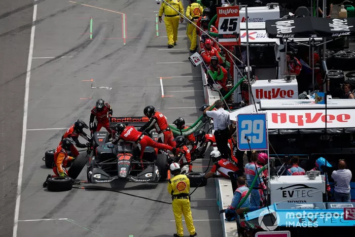 #45: Christian Lundgaard, Rahal Letterman Lanigan Racing Honda, parada en boxes