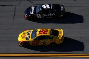 Joey Logano, Team Penske Ford, Kyle Busch, Richard Childress Racing Chevrolet
