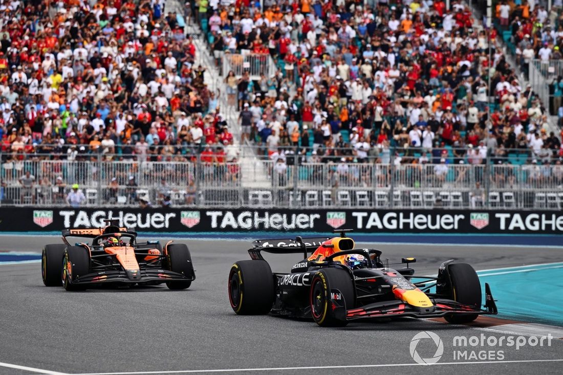 Oscar Piastri, McLaren, Max Verstappen, Red Bull Racing