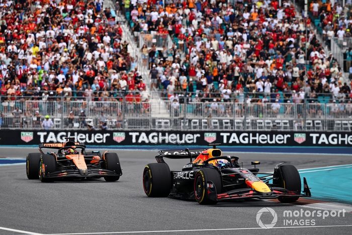 Oscar Piastri, McLaren, Max Verstappen, Red Bull Racing
