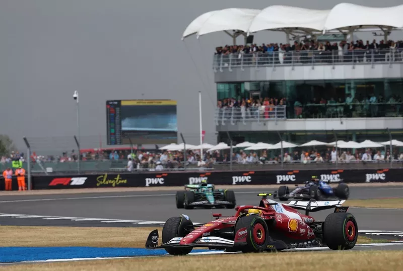 Lewis Hamilton, Ferrari, Fernando Alonso, Aston Martin Racing